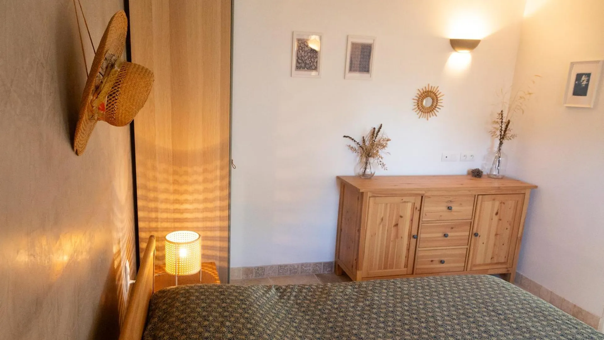 Appartement Le Gite Sous Les Pins Les Taillades France